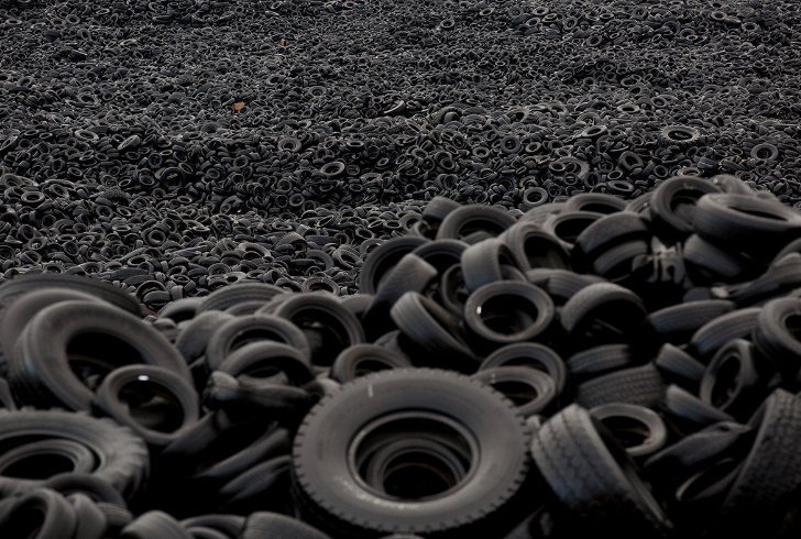 Gli pneumatici non saranno più un problema ambientale, ecco come è possibile riciclarne le componenti Gli pneumatici non saranno più un problema ambientale, ecco come è possibile riciclarne le componenti